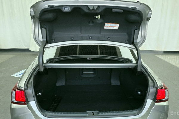 2022 Lexus ES с пробегом 39 197 км