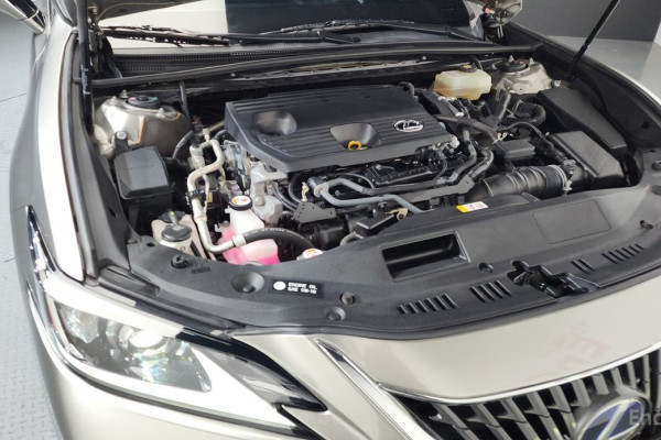 2022 Lexus ES с пробегом 84 959 км