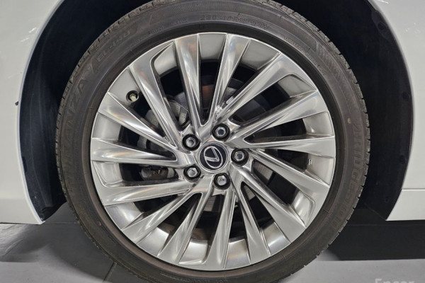 2023 Lexus ES с пробегом 24 262 км