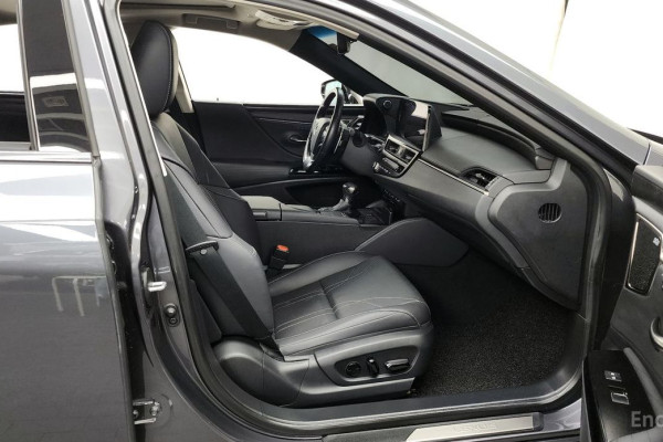 2022 Lexus ES с пробегом 100 926 км