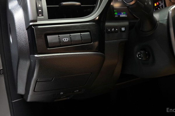 2022 Lexus ES с пробегом 35 400 км