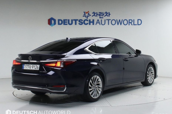 2022 Lexus ES с пробегом 22 539 км