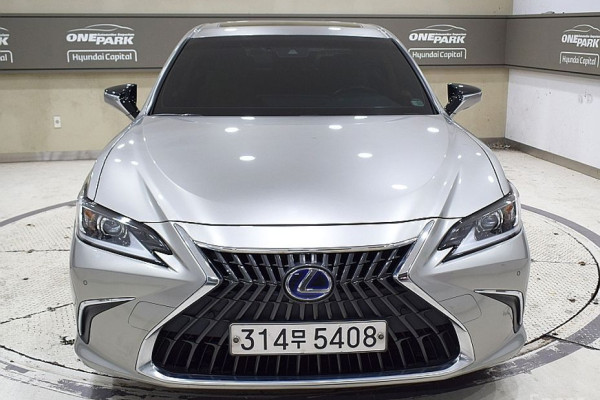 2022 Lexus ES с пробегом 145 667 км