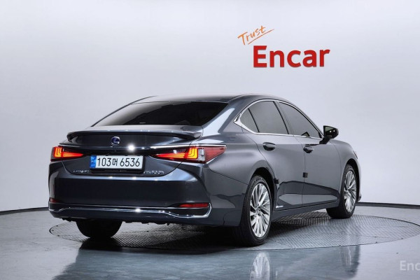 2022 Lexus ES с пробегом 55 698 км