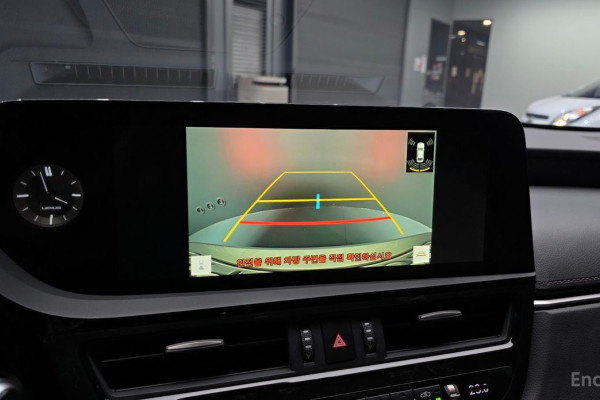 2023 Lexus ES с пробегом 24 274 км