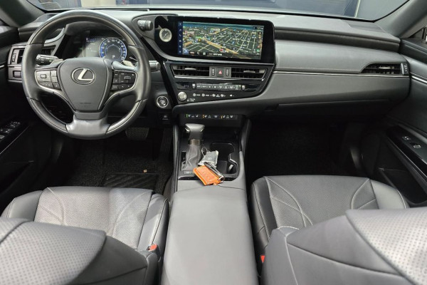2023 Lexus ES с пробегом 50 154 км