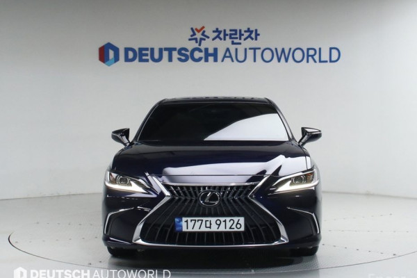2022 Lexus ES с пробегом 22 539 км