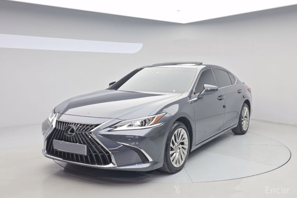 2023 Lexus ES с пробегом 33 720 км