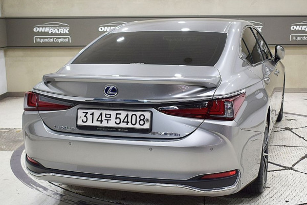 2022 Lexus ES с пробегом 145 667 км