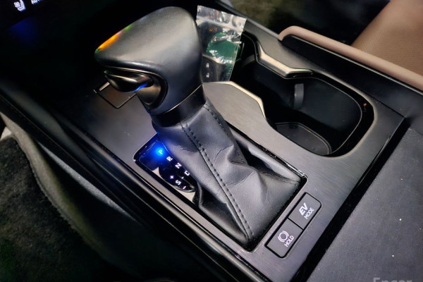 2023 Lexus ES с пробегом 24 262 км