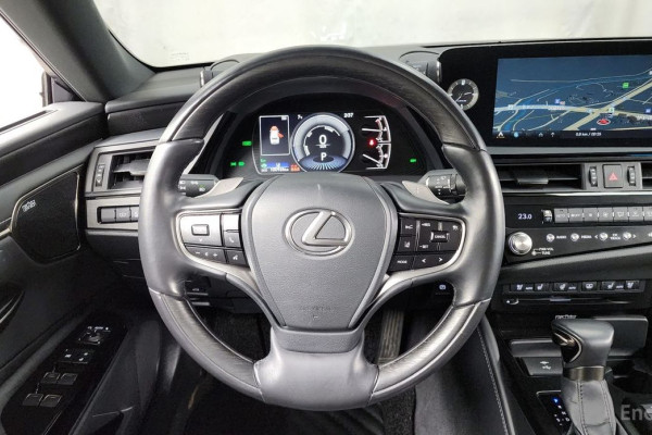 2022 Lexus ES с пробегом 100 926 км