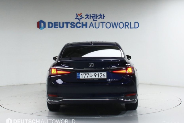 2022 Lexus ES с пробегом 22 539 км
