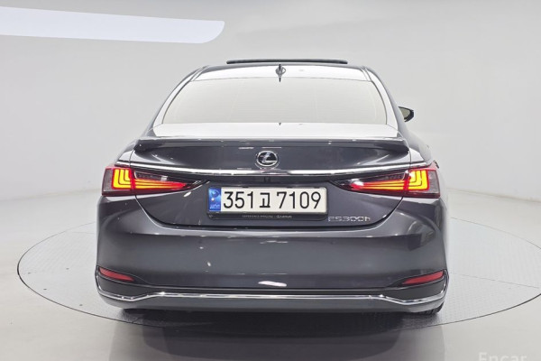 2023 Lexus ES с пробегом 33 720 км