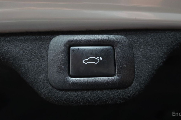 2023 Lexus ES с пробегом 24 274 км