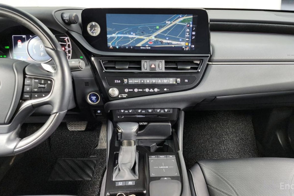 2022 Lexus ES с пробегом 100 926 км