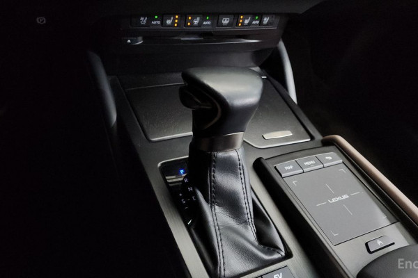 2022 Lexus ES с пробегом 84 959 км