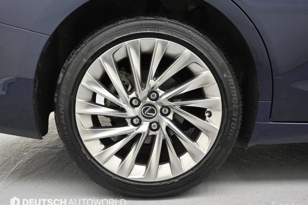 2022 Lexus ES с пробегом 22 539 км