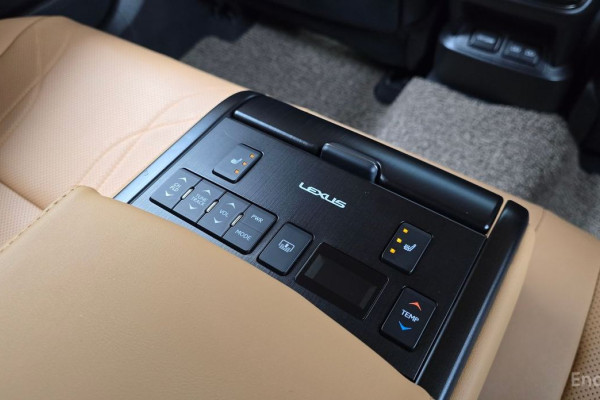 2023 Lexus ES с пробегом 82 511 км