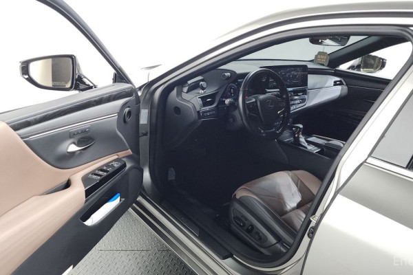 2022 Lexus ES с пробегом 84 959 км