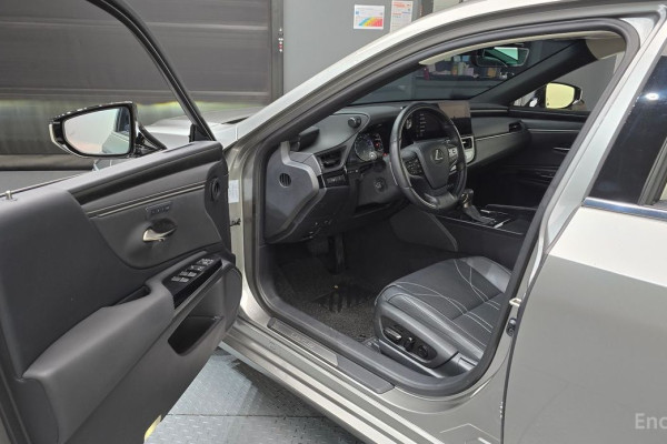 2023 Lexus ES с пробегом 50 154 км