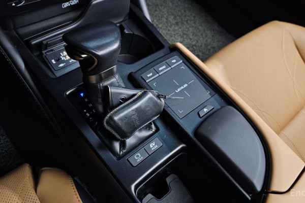 2022 Lexus ES с пробегом 84 161 км