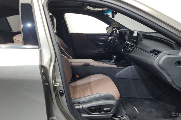 2022 Lexus ES с пробегом 84 959 км