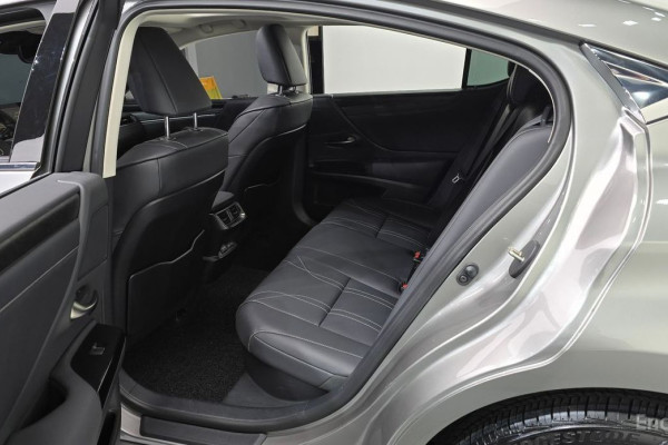 2023 Lexus ES с пробегом 50 154 км