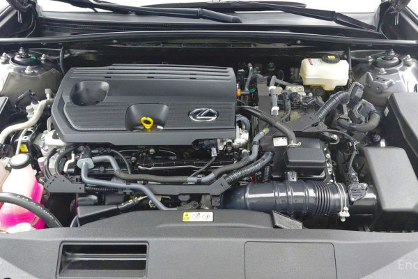 2023 Lexus ES с пробегом 33 720 км