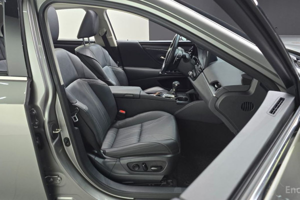 2023 Lexus ES с пробегом 50 154 км