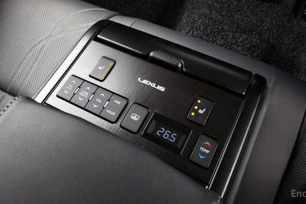 2022 Lexus ES с пробегом 100 926 км