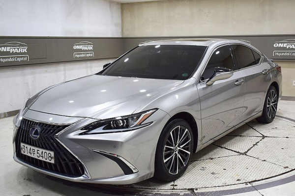 2022 Lexus ES с пробегом 145 667 км