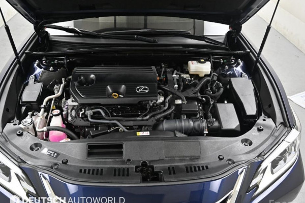 2022 Lexus ES с пробегом 22 539 км