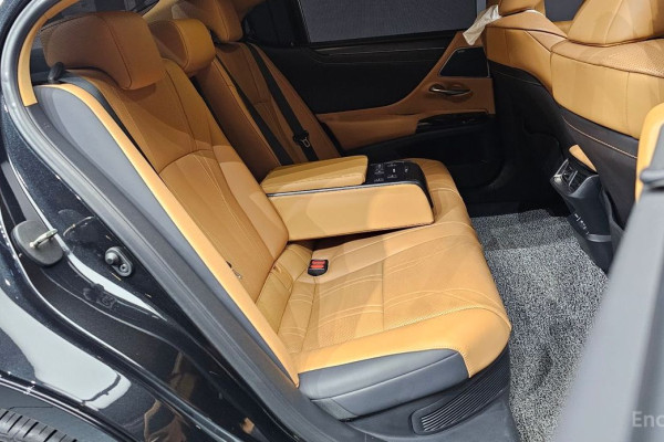 2022 Lexus ES с пробегом 84 161 км