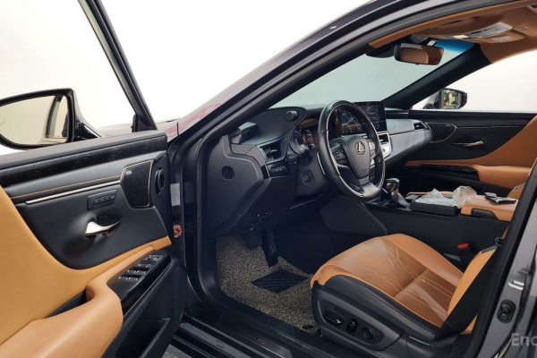 2022 Lexus ES с пробегом 55 698 км