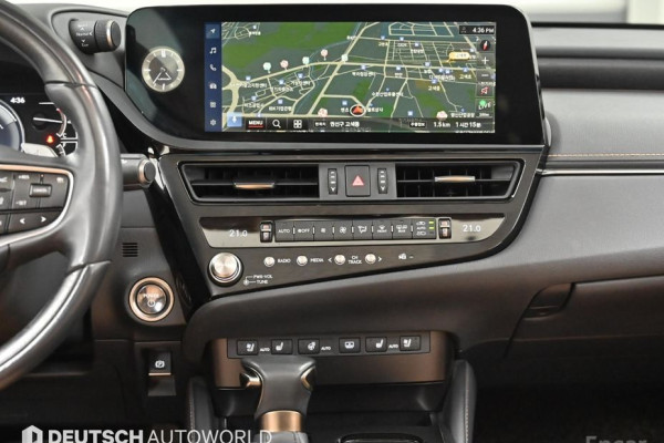 2022 Lexus ES с пробегом 22 539 км