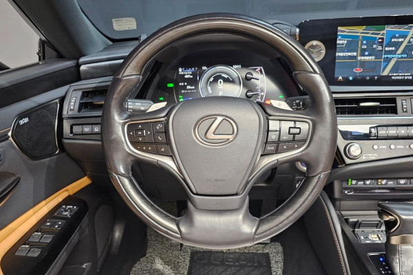 2022 Lexus ES с пробегом 84 161 км