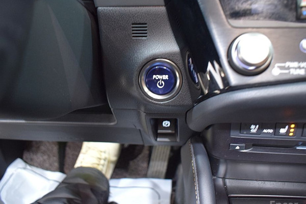 2022 Lexus ES с пробегом 145 667 км