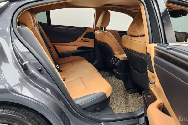 2022 Lexus ES с пробегом 55 698 км