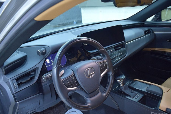 2022 Lexus ES с пробегом 145 667 км