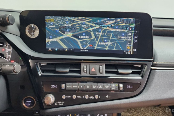 2022 Lexus ES с пробегом 55 698 км