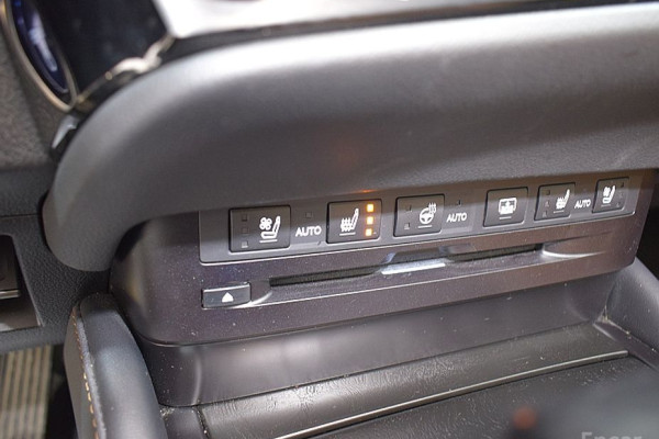 2022 Lexus ES с пробегом 145 667 км