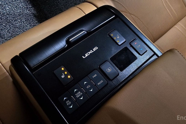 2022 Lexus ES с пробегом 84 161 км