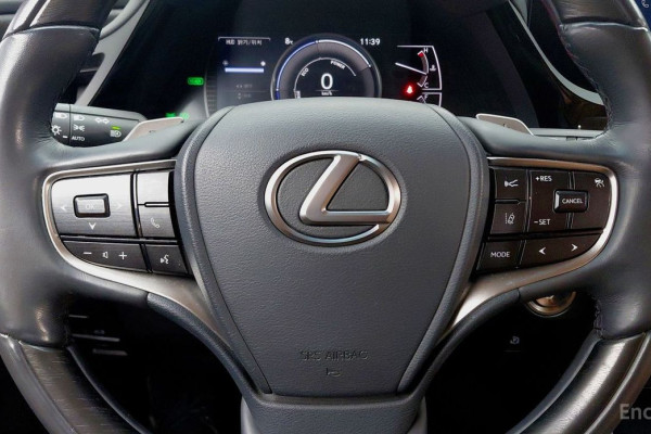 2023 Lexus ES с пробегом 33 720 км