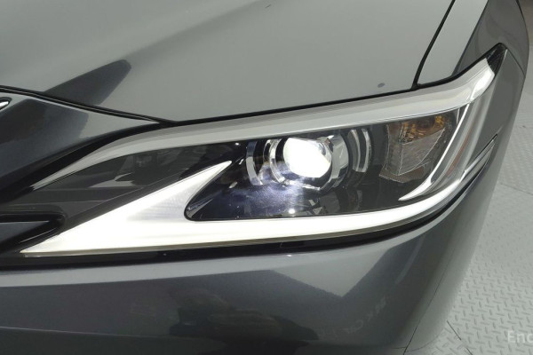 2023 Lexus ES с пробегом 33 720 км