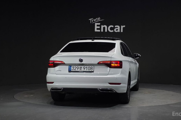 2021 Volkswagen Jetta с пробегом 42 984 км