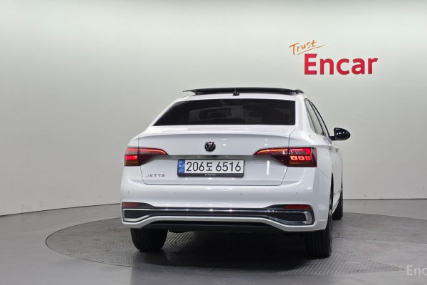 2022 Volkswagen Jetta с пробегом 33 173 км