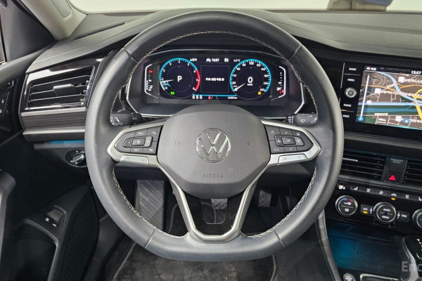 2022 Volkswagen Jetta с пробегом 42 284 км