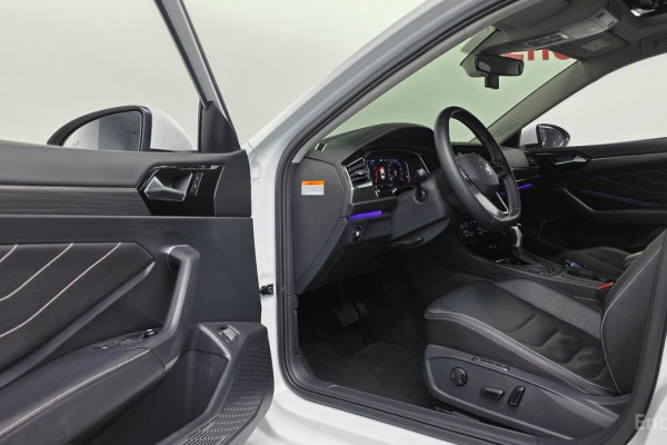 2022 Volkswagen Jetta с пробегом 33 173 км