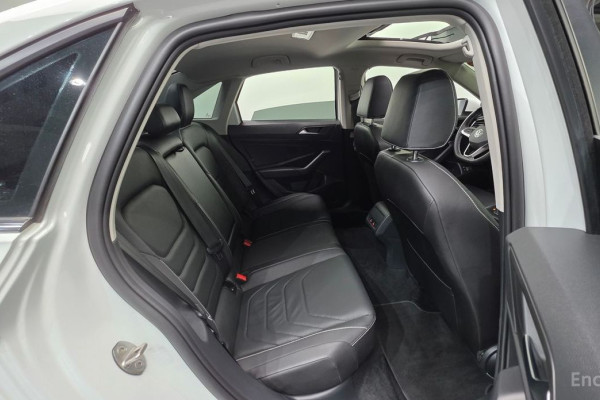 2022 Volkswagen Jetta с пробегом 33 173 км