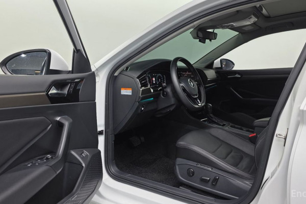 2021 Volkswagen Jetta с пробегом 47 692 км